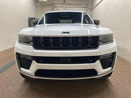 Bright White Clearcoat 2026 Jeep Grand Cherokee Limited