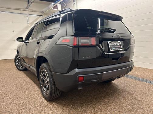 Diamond Black 2026 Jeep Cherokee LAREDO/LIMITED