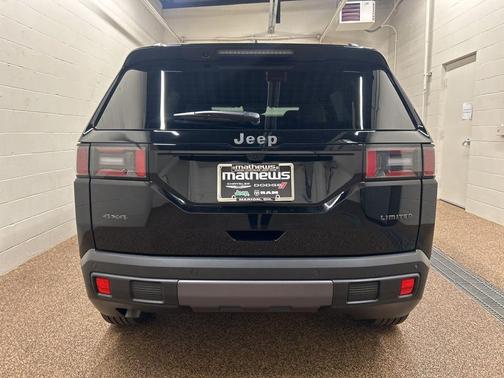 Diamond Black 2026 Jeep Cherokee LAREDO/LIMITED