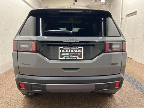 Sting Gray Clearcoat 2026 Jeep Cherokee Overland