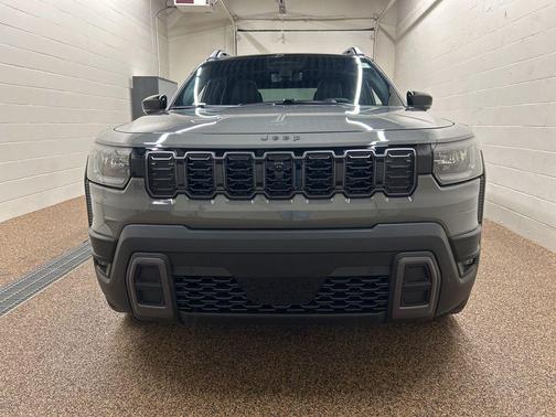 Sting Gray Clearcoat 2026 Jeep Cherokee Overland