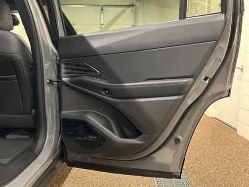 Sting Gray Clearcoat 2026 Jeep Cherokee Overland