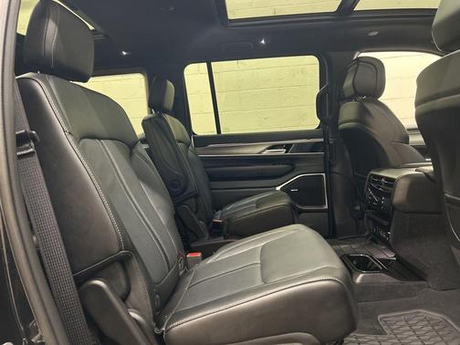 Diamond Black 2024 Jeep Wagoneer Series II