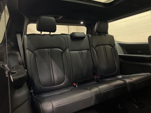 Diamond Black 2024 Jeep Wagoneer Series II