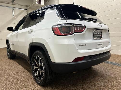 Bright White Clearcoat 2025 Jeep Compass Limited