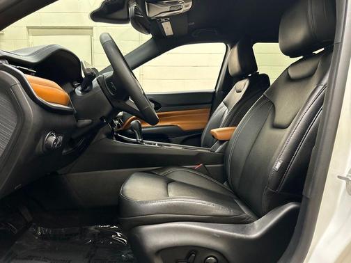 Bright White Clearcoat 2025 Jeep Compass Limited