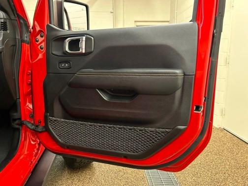 Firecracker Red Clearcoat 2024 Jeep Wrangler Rubicon 392