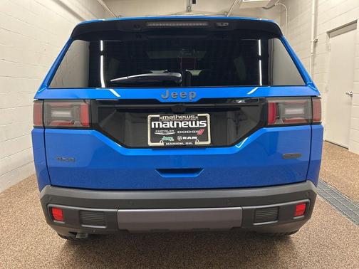 Hydro Blue Pearlcoat 2026 Jeep Cherokee Overland