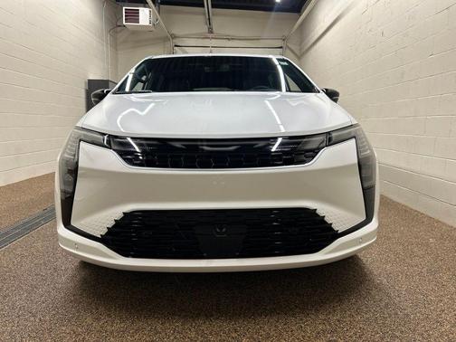 Bright White Clearcoat 2027 Chrysler Pacifica LIMITED