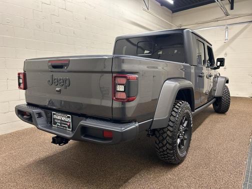 2026 Jeep Gladiator Sport