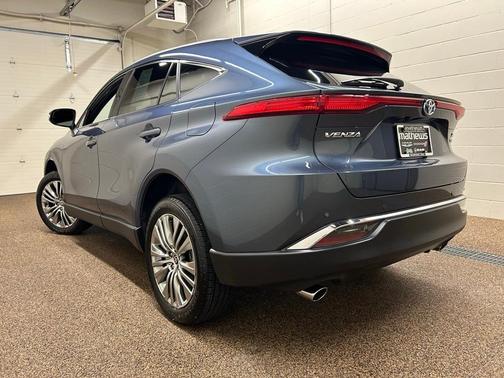 2022 Toyota Venza XLE