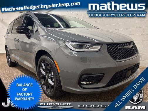 Ceramic Gray Clearcoat 2025 Chrysler Pacifica Limited