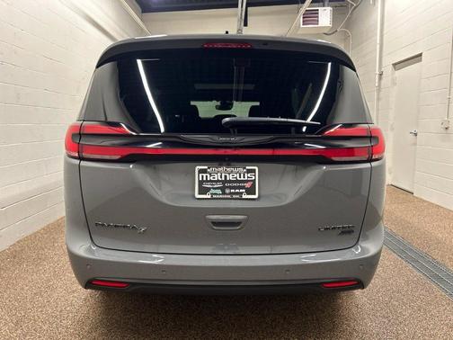 Ceramic Gray Clearcoat 2025 Chrysler Pacifica Limited