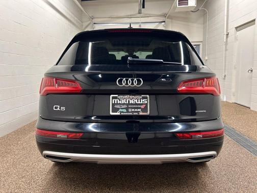 Brilliant Black 2019 Audi Q5 2.0T Premium Plus