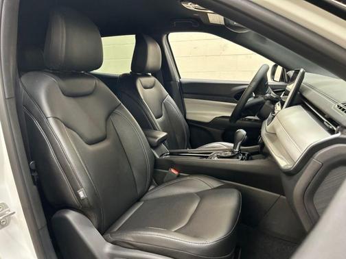 Bright White Clearcoat 2025 Jeep Compass Limited