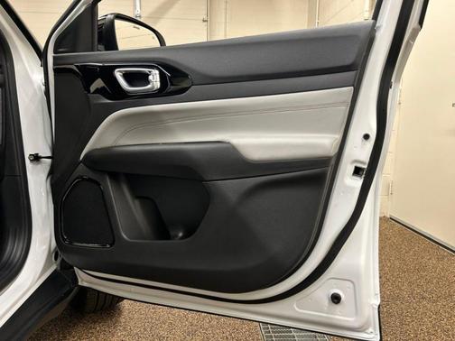 Bright White Clearcoat 2025 Jeep Compass Limited
