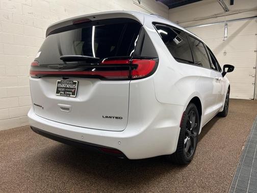 2026 Chrysler Pacifica Limited