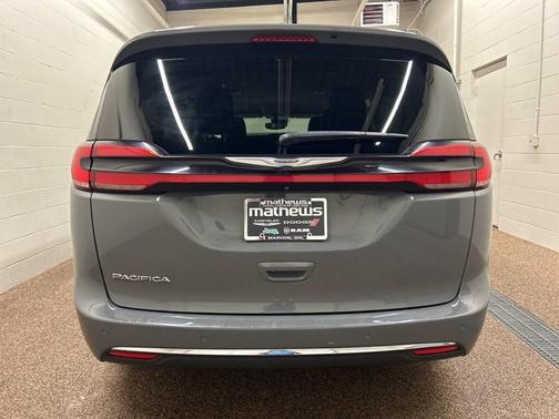 2022 Chrysler Pacifica Touring-L