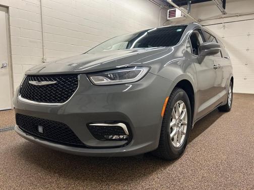 2022 Chrysler Pacifica Touring-L