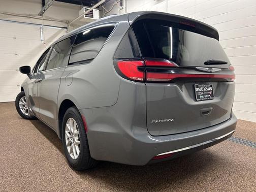 2022 Chrysler Pacifica Touring-L
