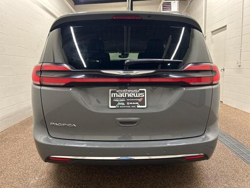 2022 Chrysler Pacifica Touring-L