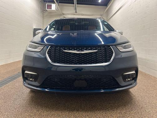 Fathom Blue Pearlcoat 2024 Chrysler Pacifica Pinnacle