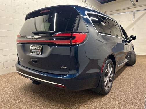 Fathom Blue Pearlcoat 2024 Chrysler Pacifica Pinnacle