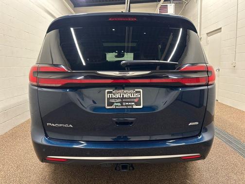 Fathom Blue Pearlcoat 2024 Chrysler Pacifica Pinnacle