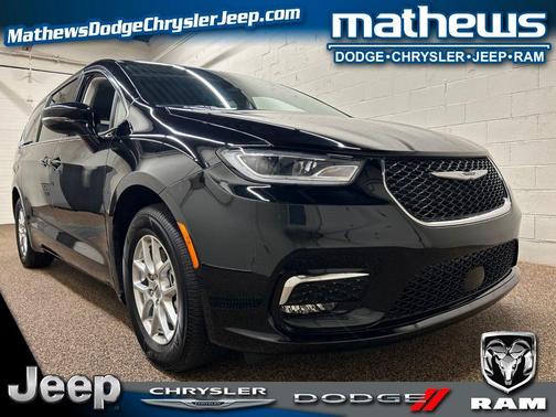 Diamond Black 2024 Chrysler Pacifica Touring-L