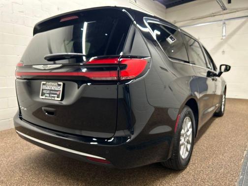 Diamond Black 2024 Chrysler Pacifica Touring-L
