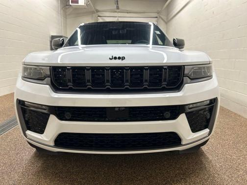 Bright White Clearcoat 2026 Jeep Grand Cherokee Summit