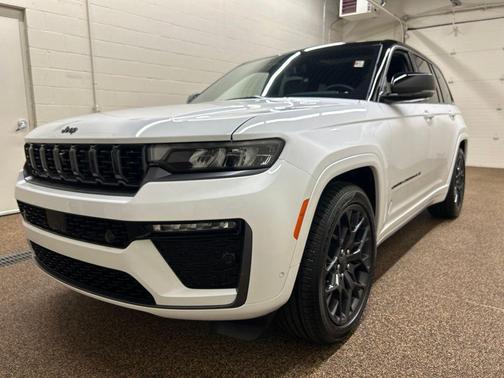 Bright White Clearcoat 2026 Jeep Grand Cherokee Summit