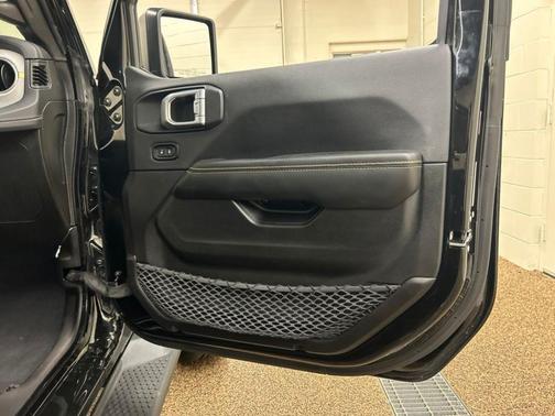 Black Clearcoat 2025 Jeep Wrangler 4xe Sahara