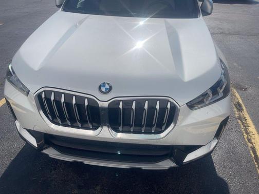Mineral White Metallic 2023 BMW X1 xDrive28i