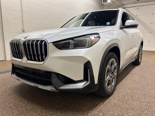 Mineral White Metallic 2023 BMW X1 xDrive28i