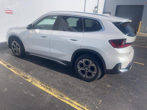 Mineral White Metallic 2023 BMW X1 xDrive28i