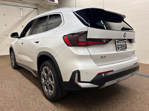 Mineral White Metallic 2023 BMW X1 xDrive28i