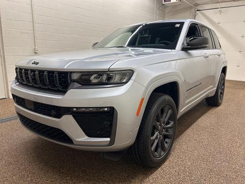 Silver Zynith 2026 Jeep Grand Cherokee Limited