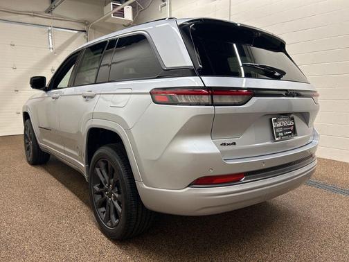 Silver Zynith 2026 Jeep Grand Cherokee Limited