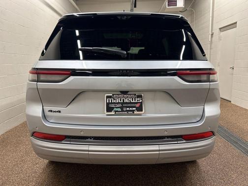 Silver Zynith 2026 Jeep Grand Cherokee Limited