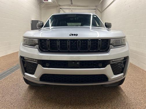 Silver Zynith 2026 Jeep Grand Cherokee Limited