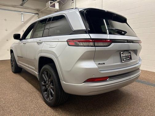 Silver Zynith 2026 Jeep Grand Cherokee Limited