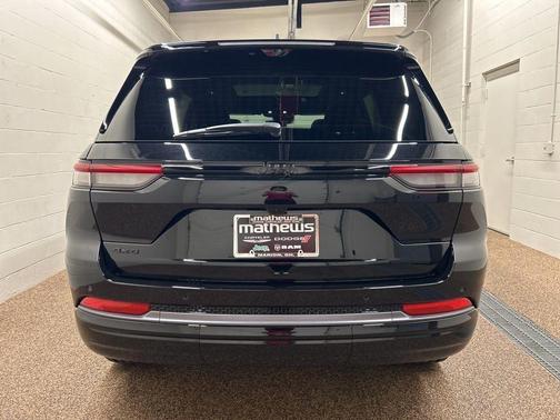 Diamond Black 2026 Jeep Grand Cherokee Limited