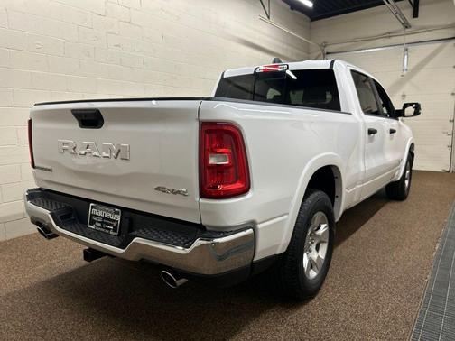 Bright White Clearcoat 2026 RAM 1500 Big Horn/Lone Star