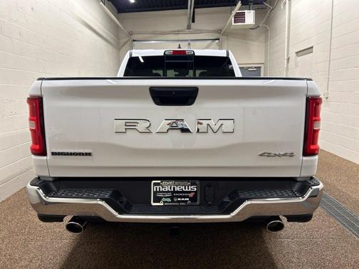 Bright White Clearcoat 2026 RAM 1500 Big Horn/Lone Star