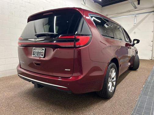 2023 Chrysler Pacifica Touring-L