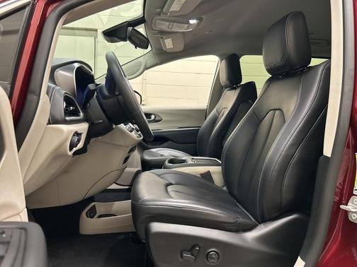 2023 Chrysler Pacifica Touring-L