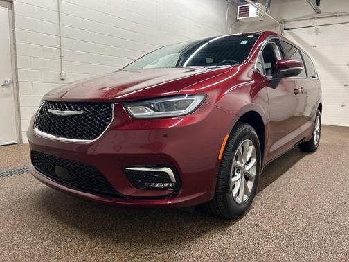 2023 Chrysler Pacifica Touring-L