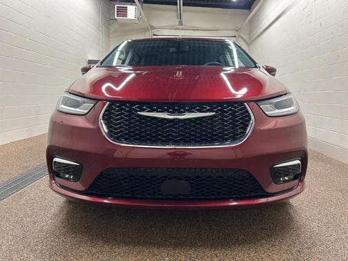 2023 Chrysler Pacifica Touring-L