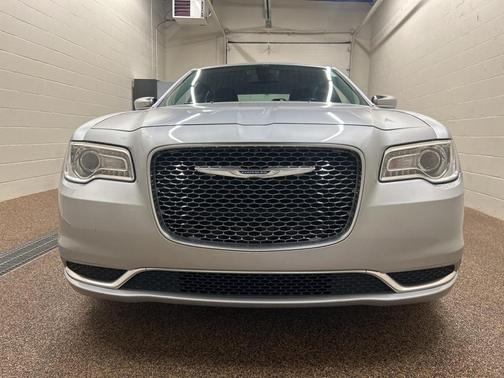 2020 Chrysler 300 Touring